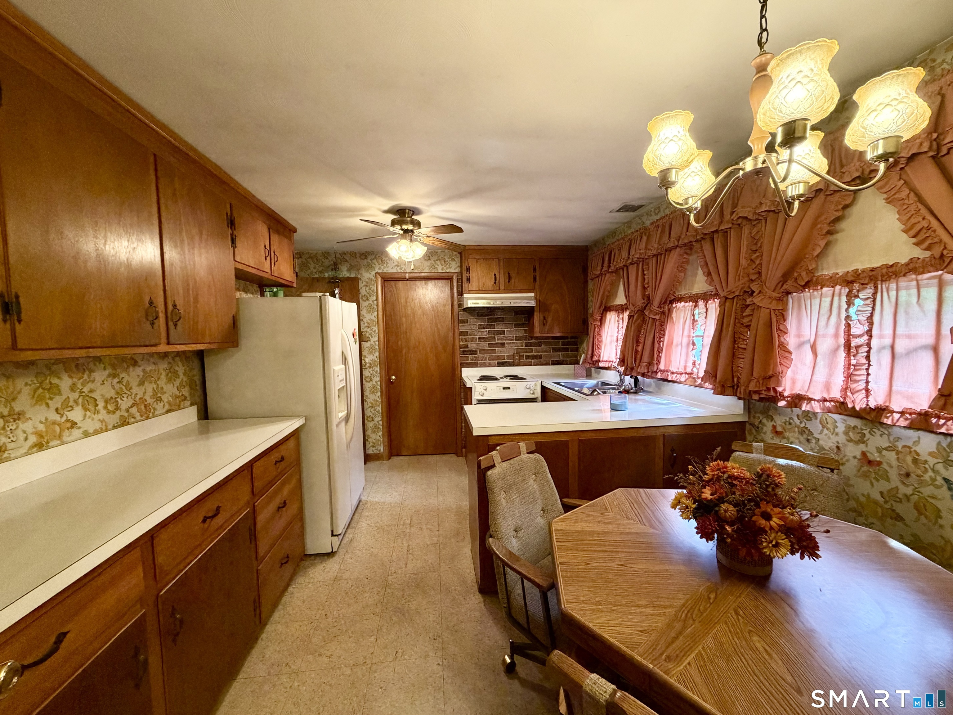 401 Round Hill Road Salem, CT 06420 - Photo 12 of 32