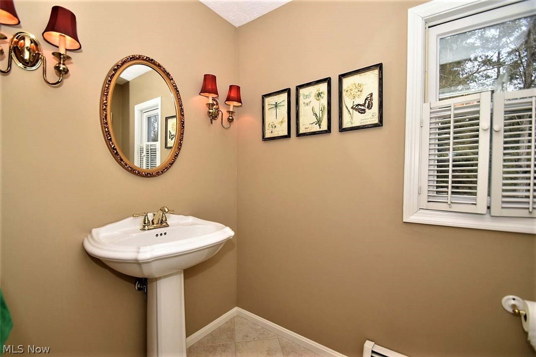 530 Falls Road Chagrin Falls, OH 44022 - Photo 11 of 34 Guest bath.