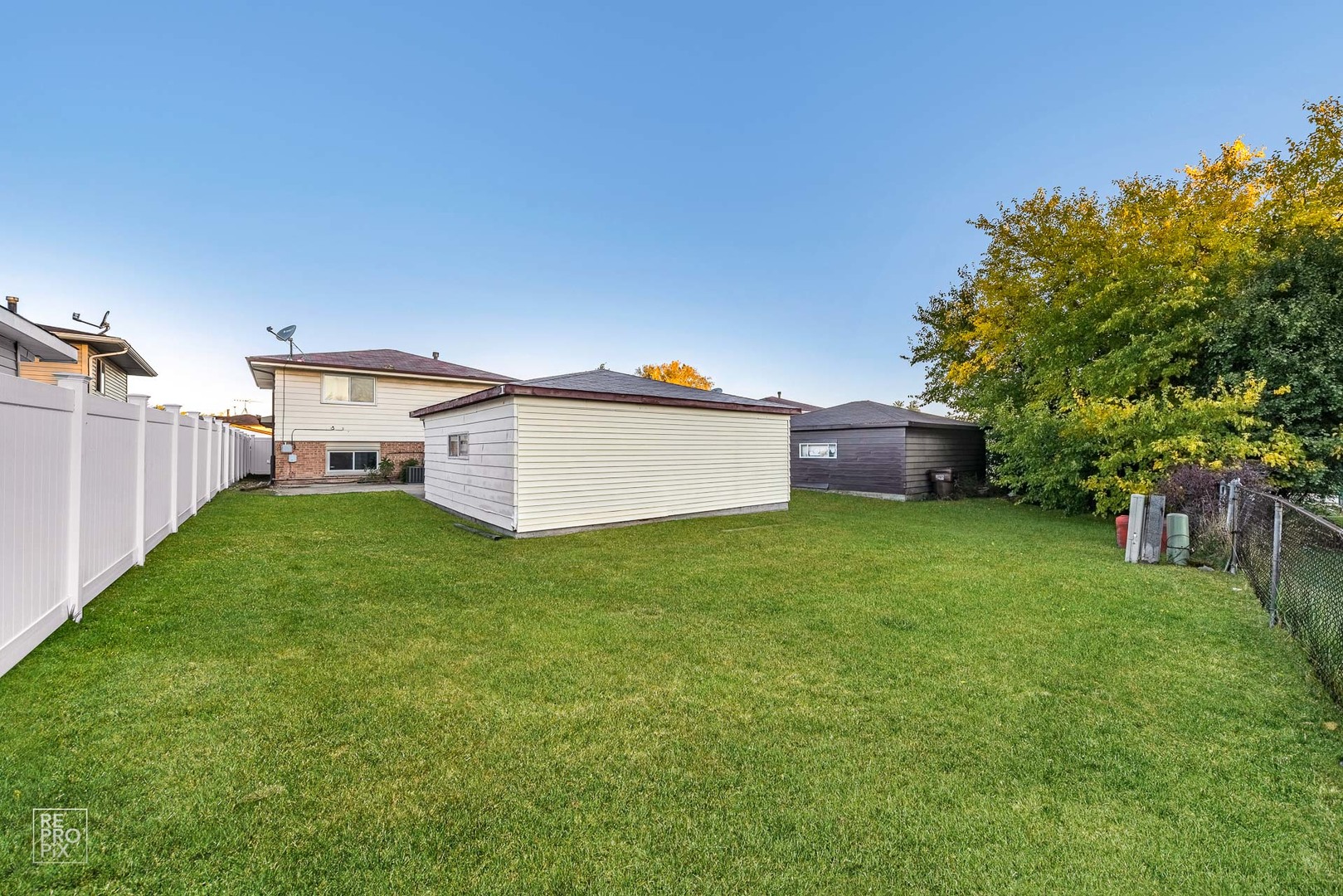 18201 Ravisloe Terrace Country Club Hills, IL 60478 - Photo 3 of 17