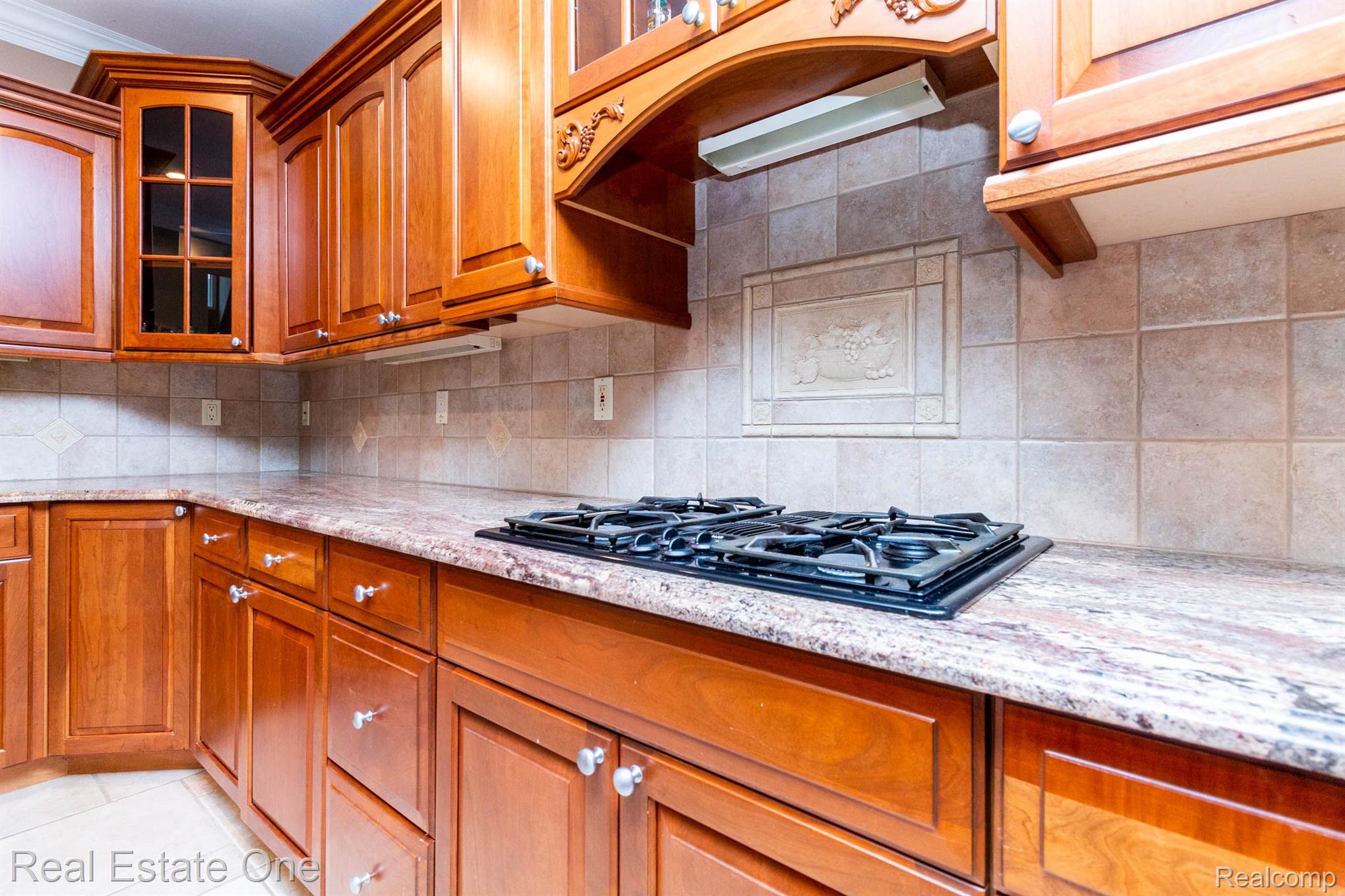 350 Nawakwa Road Rochester, MI 48307 - Photo 10 of 32 Gallery Image 10