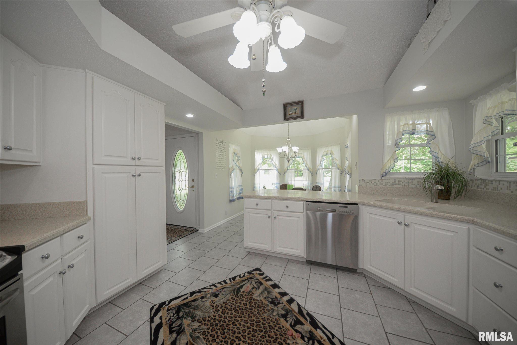 11210 Licata Road Benton, IL 62812 - Photo 8 of 49 Gallery Image 8