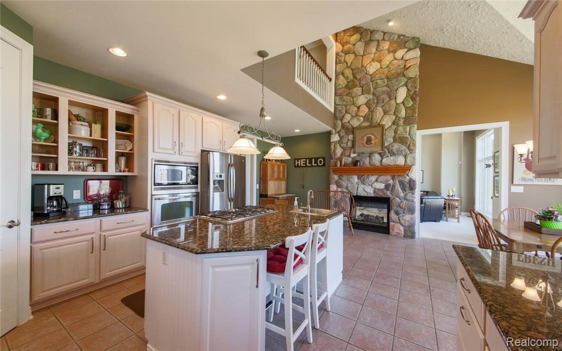 7990 Antcliff Road Howell, MI 48855 - Photo 16 of 51 Lots of room for multiple cooks.