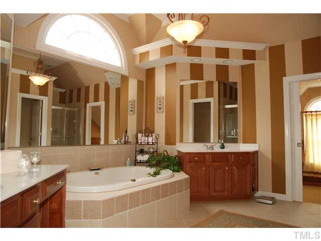 13101 Sargas Street Raleigh, NC 27614 - Photo 7 of 12 Master Bath/Spa