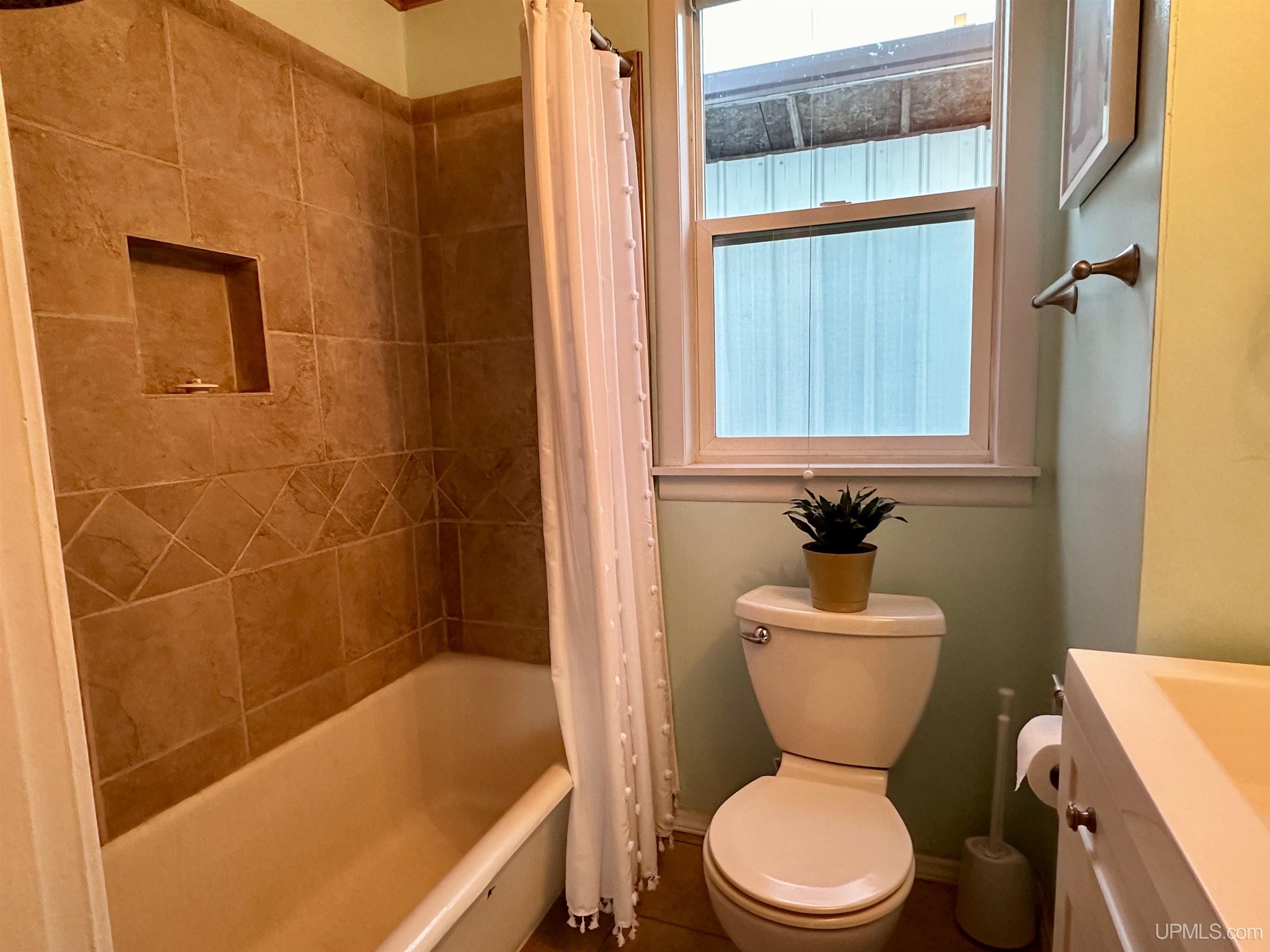 5281 Sunset Road Ironwood, MI 49938 - Photo 21 of 51