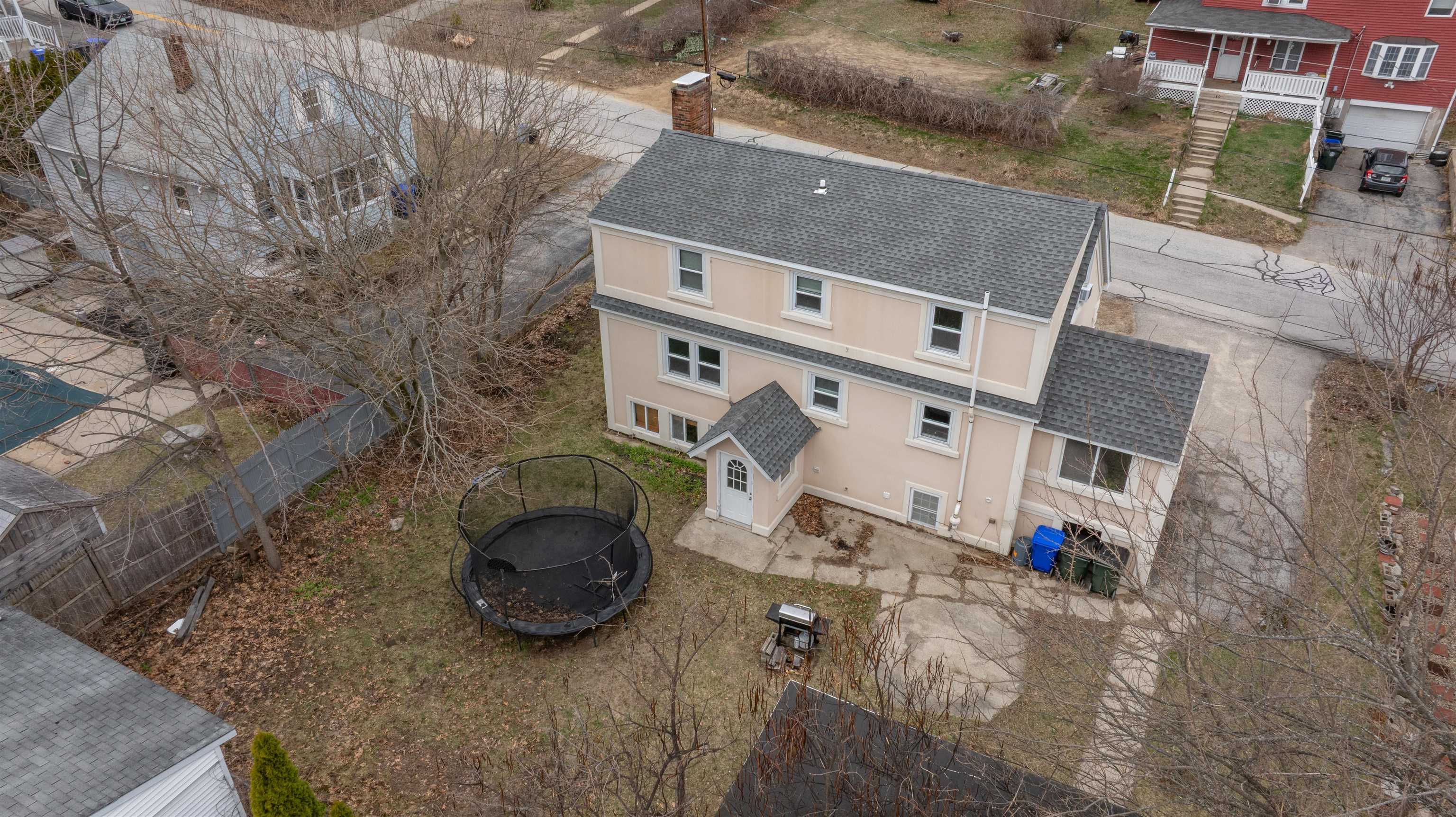 31 Rosemont Avenue Manchester, NH 03103 - Photo 3 of 46