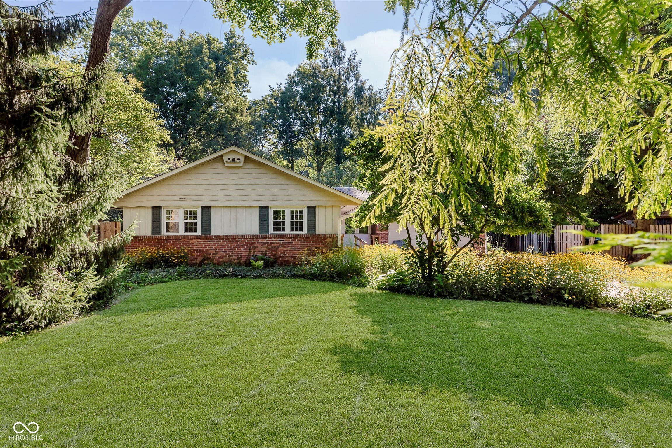 9221 North Delaware Street Indianapolis, IN 46240 - Photo 3 of 28