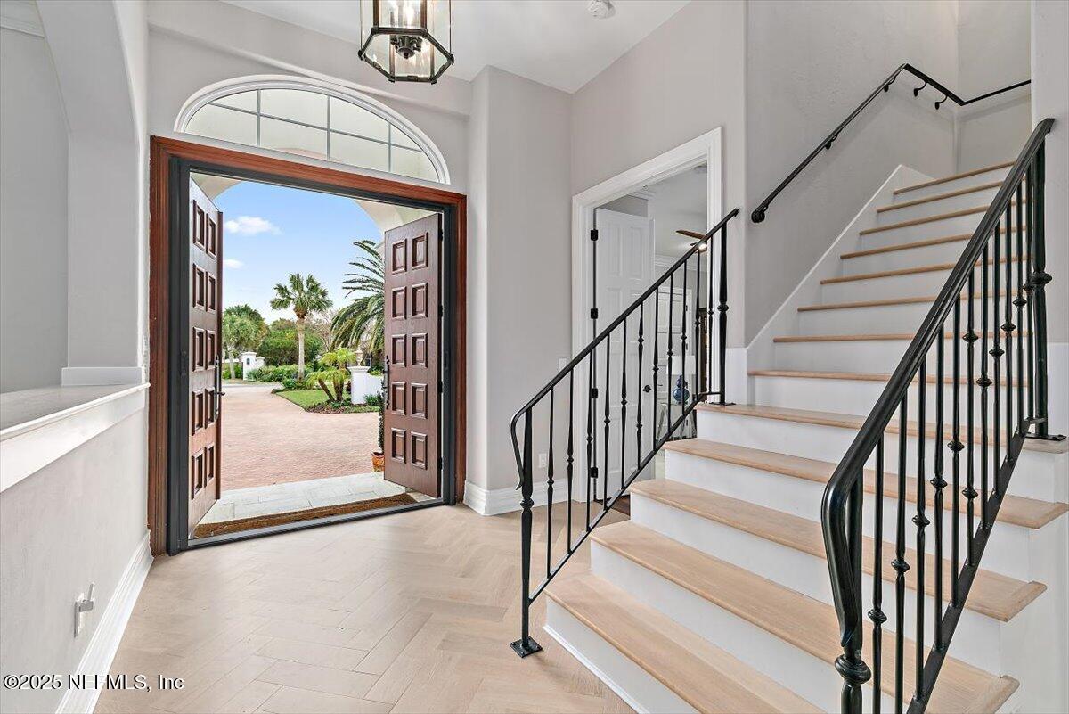23 Corona Road Ponte Vedra Beach, FL 32082 - Photo 8 of 61 Staircase