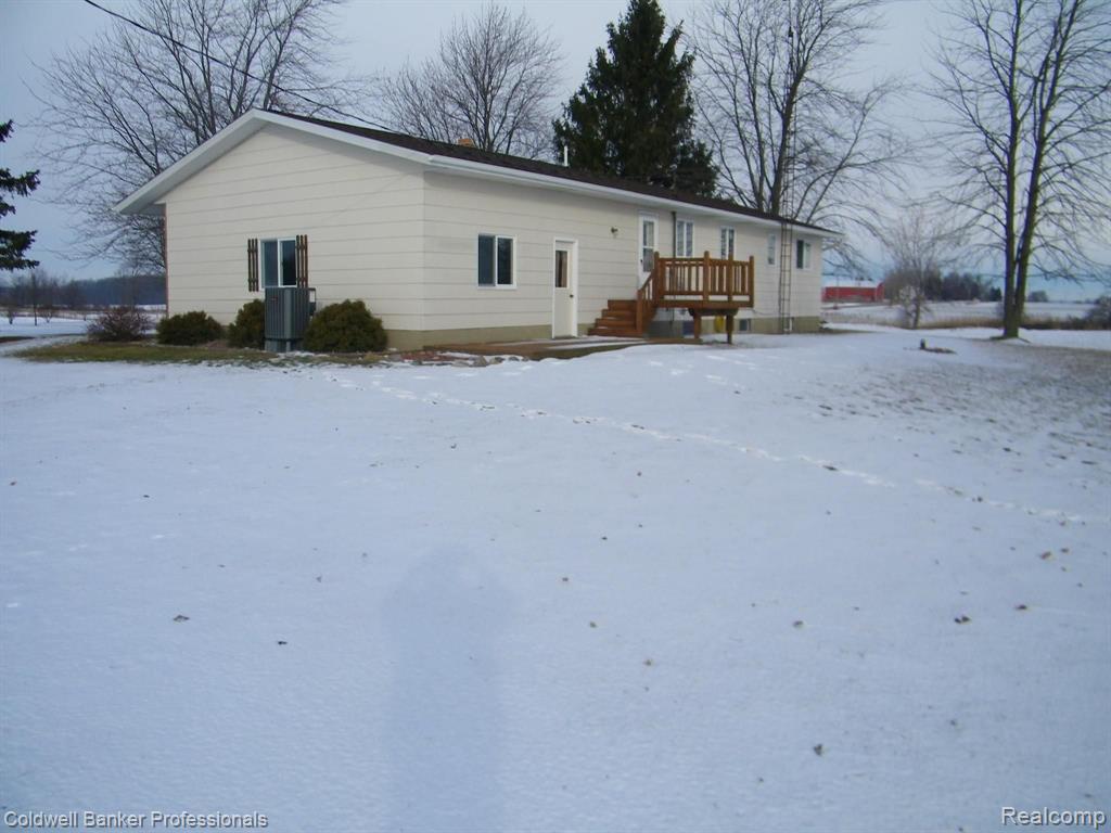 8218 Jefferson Road North Branch, MI 48461 - Photo 2 of 16