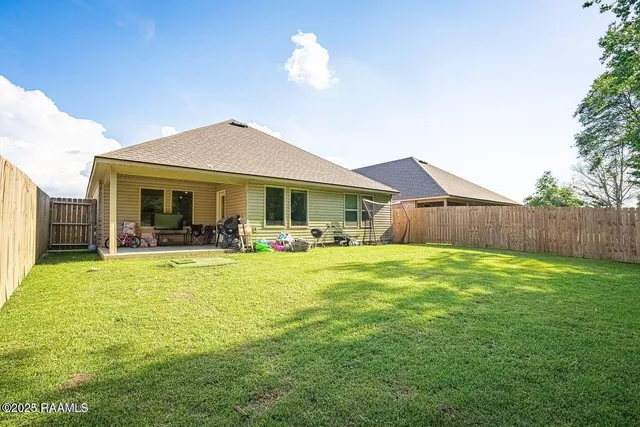 $2,100 | 521 Saddle Crest Drive, Lafayette, LA 70507