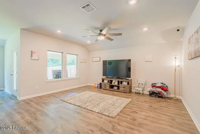 $2,100 | 521 Saddle Crest Drive, Lafayette, LA 70507