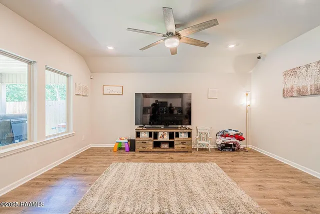 $2,100 | 521 Saddle Crest Drive, Lafayette, LA 70507