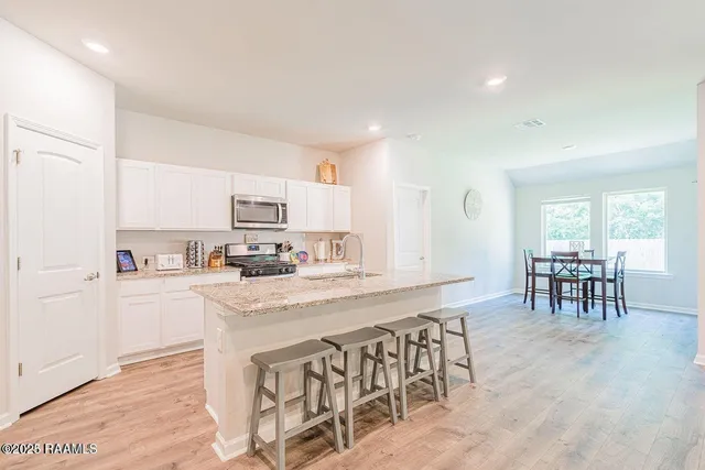 $2,100 | 521 Saddle Crest Drive, Lafayette, LA 70507