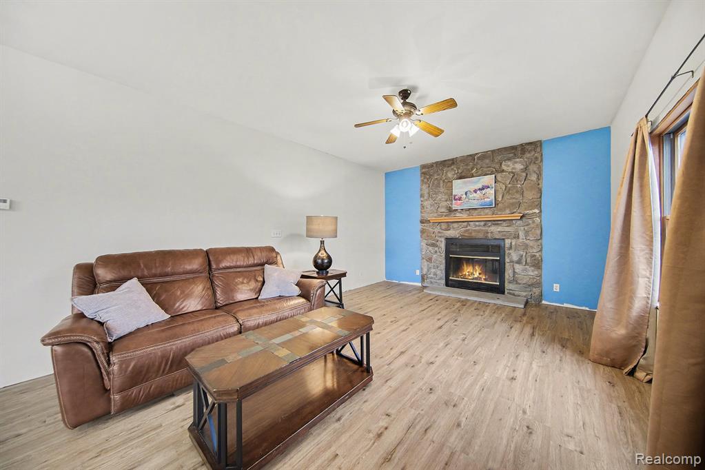 23780 Carleton West Road Belleville, MI 48111 - Photo 5 of 35 Gallery Image 5