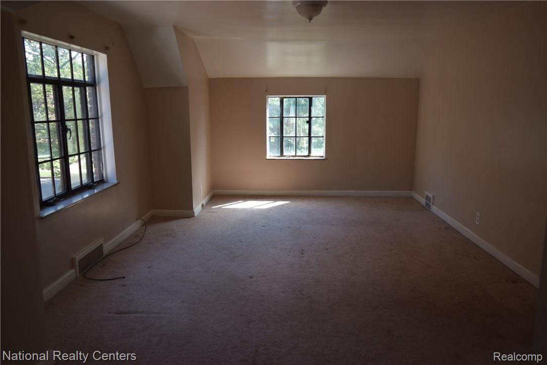 5207 Harvard Road Detroit, MI 48224 - Photo 16 of 34 spacious bedrooms!