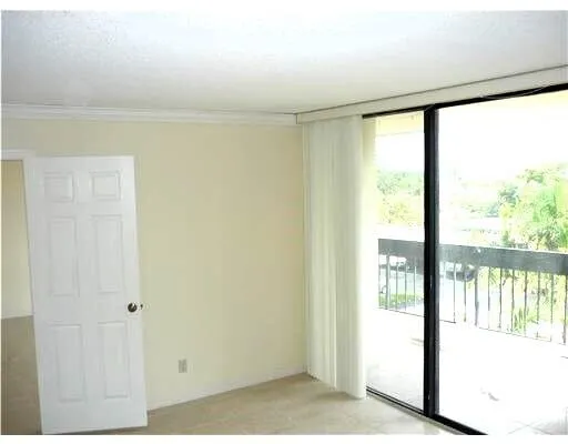 $2,200 | 2000 Presidential Way, Unit 306, West Palm Beach, FL 33401