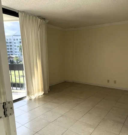 $2,200 | 2000 Presidential Way, Unit 306, West Palm Beach, FL 33401