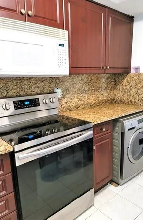 $2,200 | 2000 Presidential Way, Unit 306, West Palm Beach, FL 33401