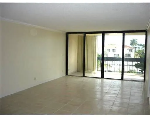 $2,200 | 2000 Presidential Way, Unit 306, West Palm Beach, FL 33401