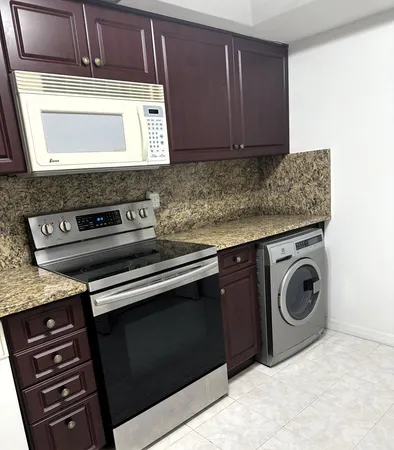 $2,200 | 2000 Presidential Way, Unit 306, West Palm Beach, FL 33401