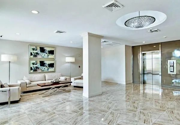 $2,200 | 2000 Presidential Way, Unit 306, West Palm Beach, FL 33401