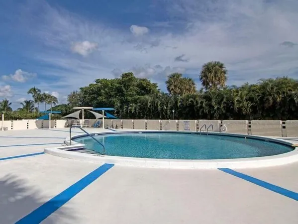 $2,200 | 2000 Presidential Way, Unit 306, West Palm Beach, FL 33401