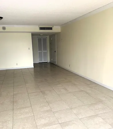$2,200 | 2000 Presidential Way, Unit 306, West Palm Beach, FL 33401