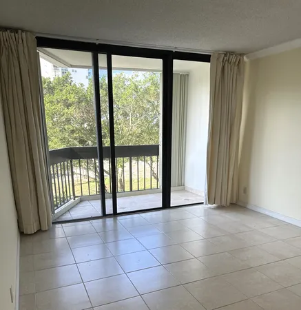 $2,200 | 2000 Presidential Way, Unit 306, West Palm Beach, FL 33401