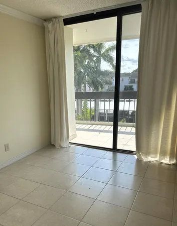 $2,200 | 2000 Presidential Way, Unit 306, West Palm Beach, FL 33401