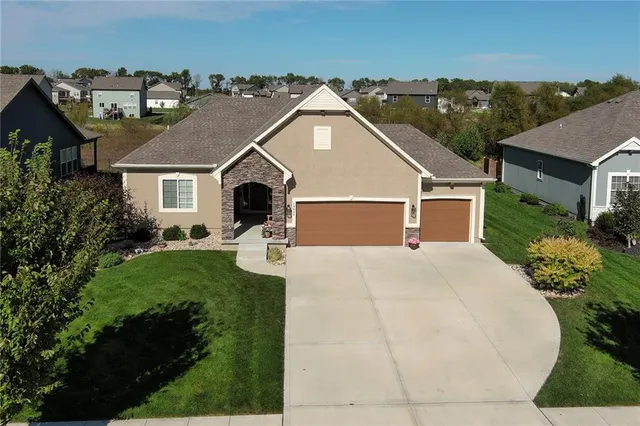 $599,000 | 19008 189th Street, Spring Hill, KS 66083