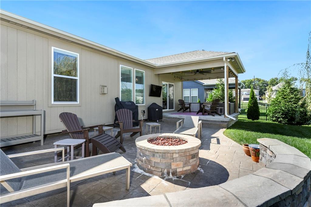 19008 189th Street Spring Hill, KS 66083 - Photo 6 of 57