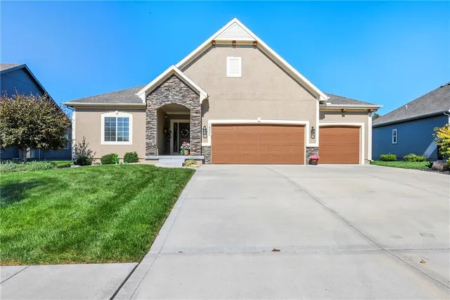 $599,000 | 19008 189th Street, Spring Hill, KS 66083