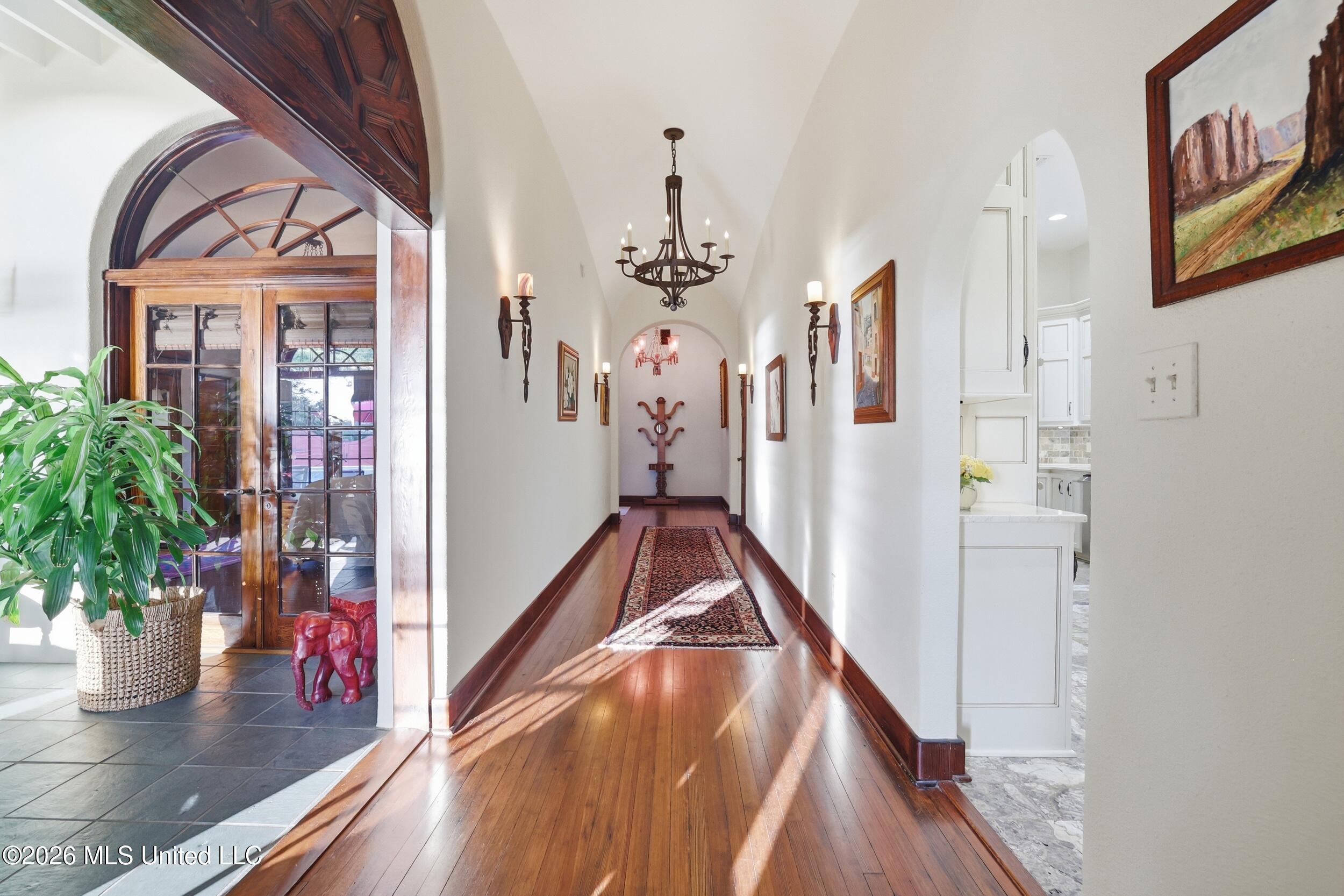 13801 Arbor Circle Ocean Springs, MS 39564 - Photo 13 of 95 HALLWAY VIEW