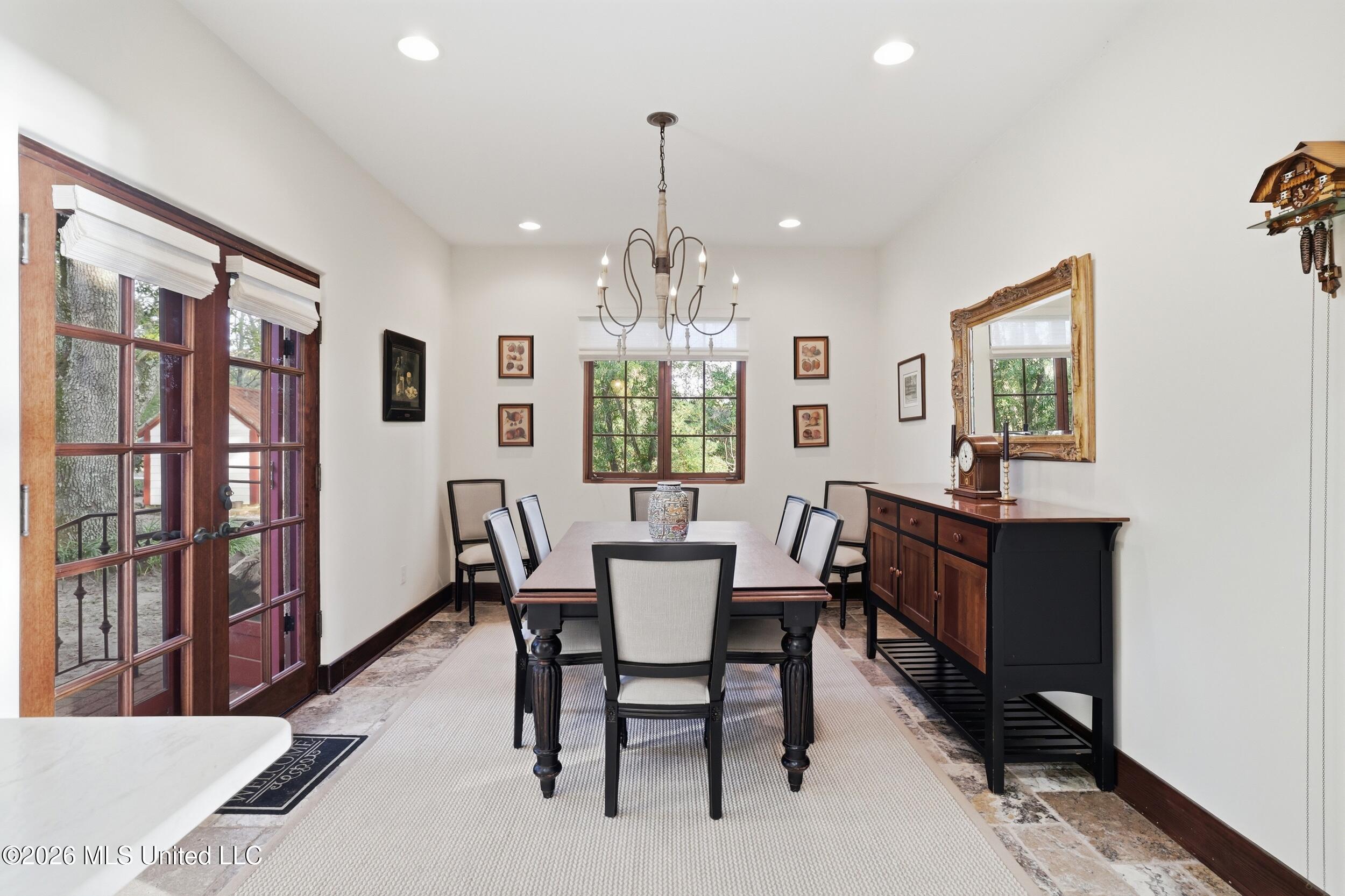 13801 Arbor Circle Ocean Springs, MS 39564 - Photo 21 of 95 COZY MORNING ROOM