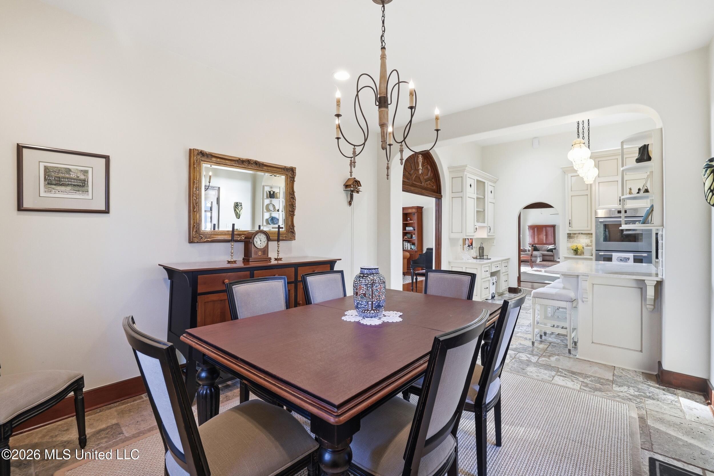 13801 Arbor Circle Ocean Springs, MS 39564 - Photo 23 of 95 MORNING ROOM LOOKING TOWARD KITCHEN