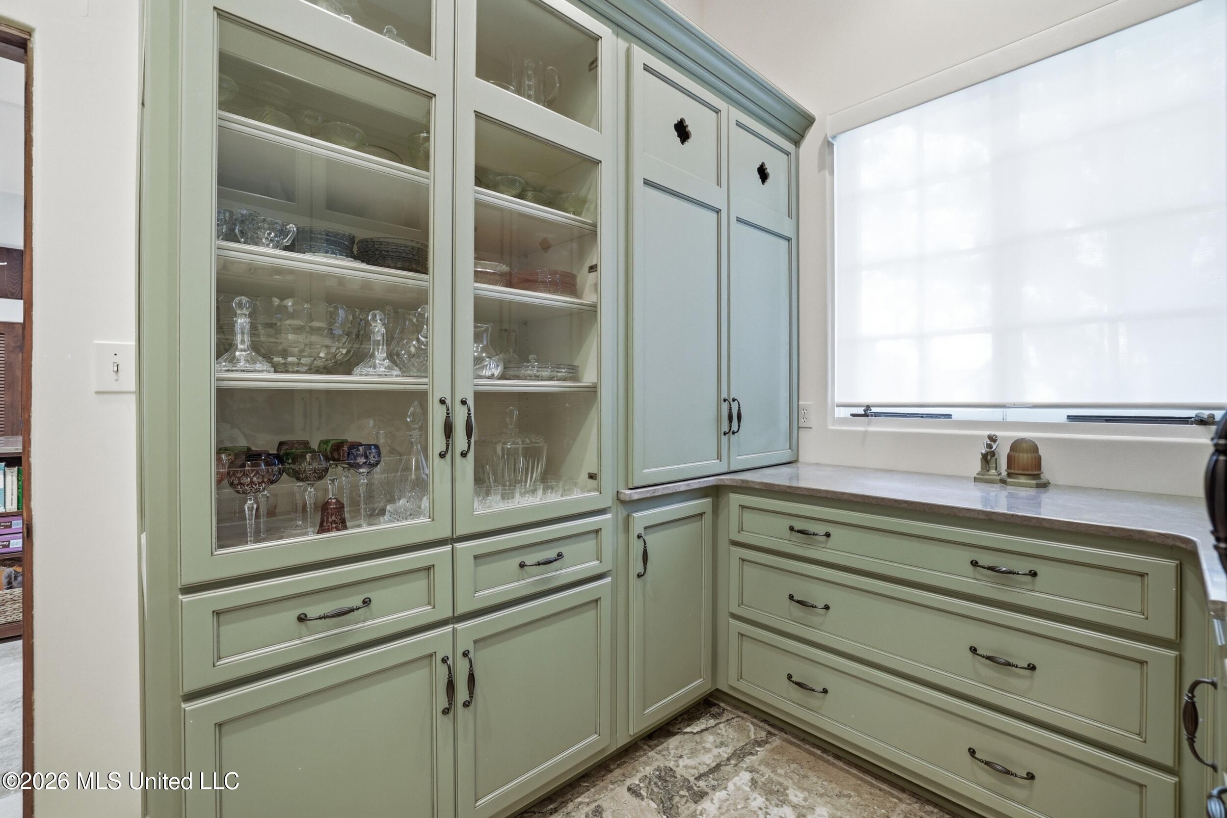 13801 Arbor Circle Ocean Springs, MS 39564 - Photo 33 of 95 BUTLER PANTRY