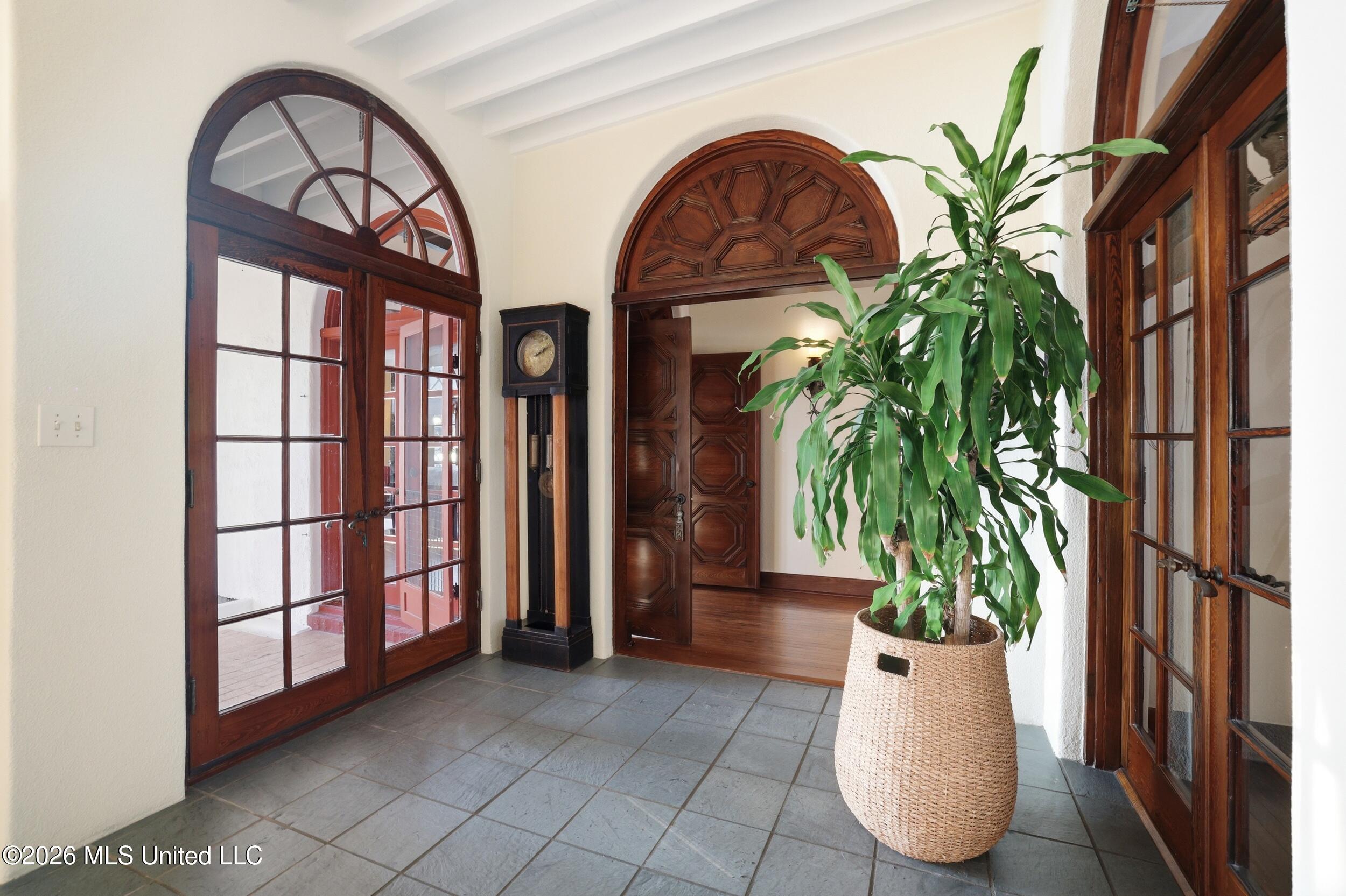 13801 Arbor Circle Ocean Springs, MS 39564 - Photo 45 of 95 ARCHED ENTRANCE TO PRIMARY AND APARTMENT