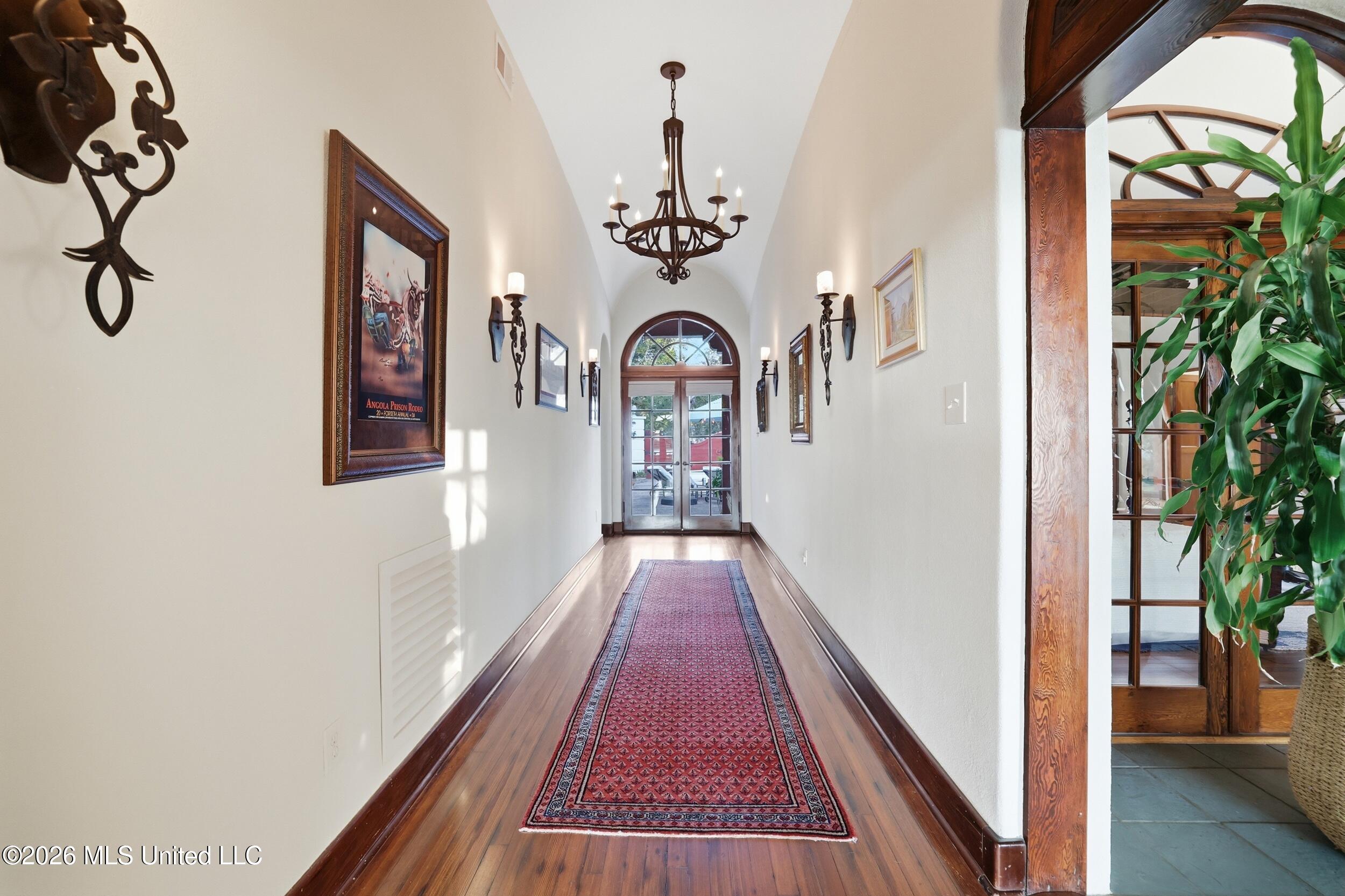 13801 Arbor Circle Ocean Springs, MS 39564 - Photo 53 of 95 HALLWAY TO PRIMARY AND APARMENT