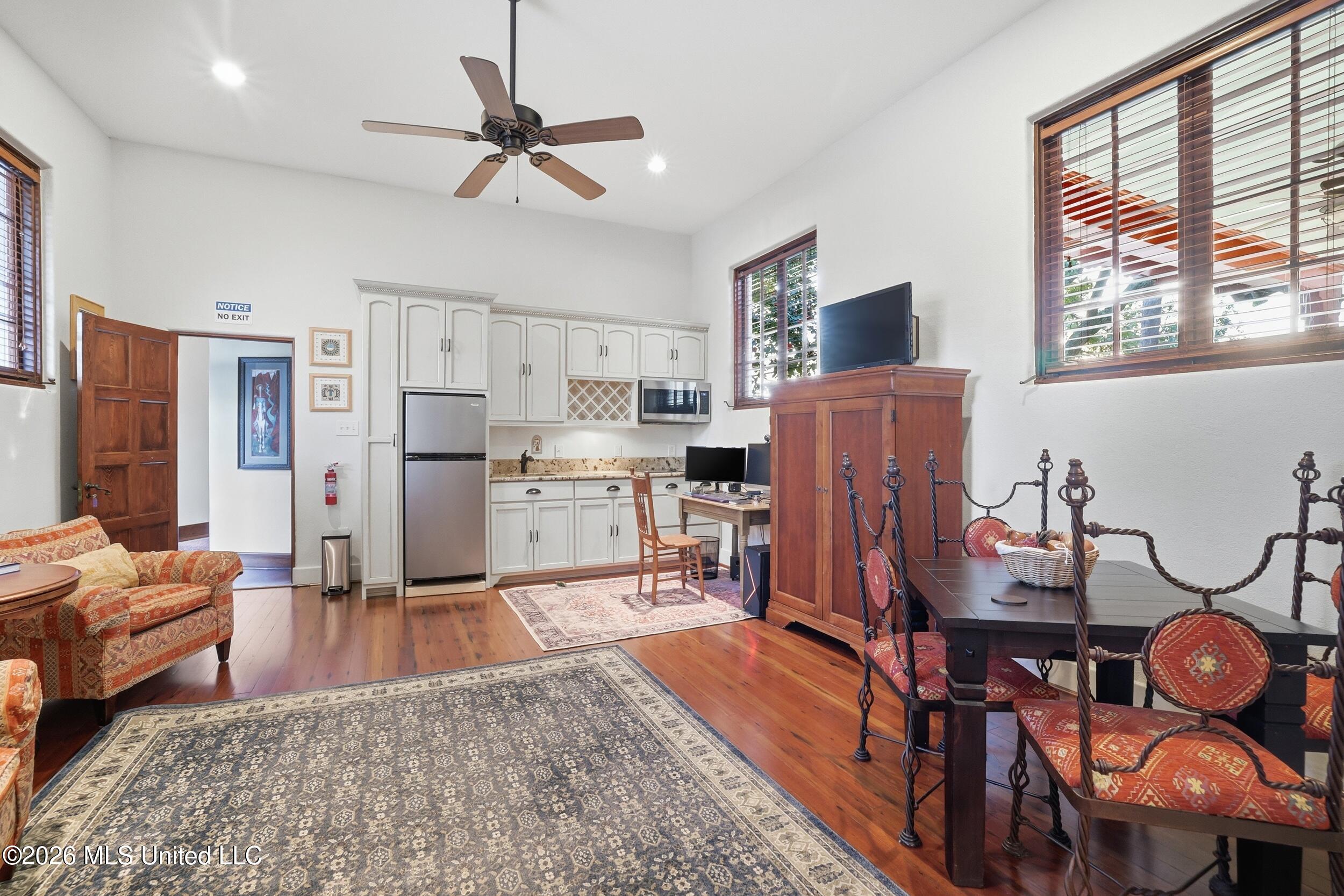 13801 Arbor Circle Ocean Springs, MS 39564 - Photo 61 of 95 APARTMENT KITCHEN AND DINING