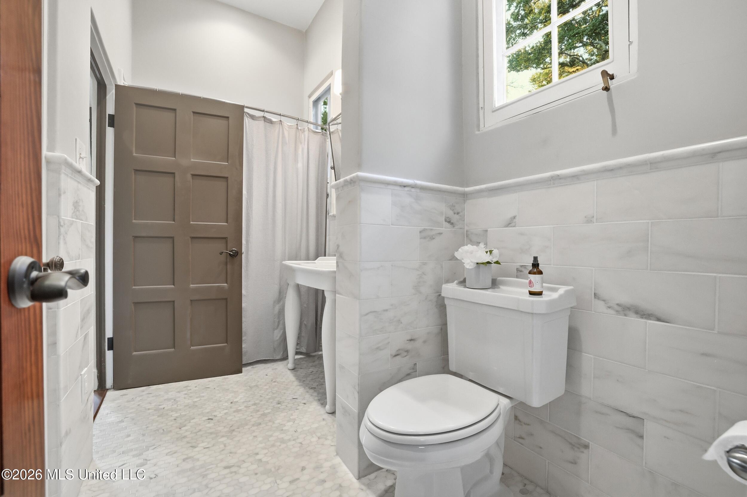 13801 Arbor Circle Ocean Springs, MS 39564 - Photo 66 of 95 JACK AND JILL BATH