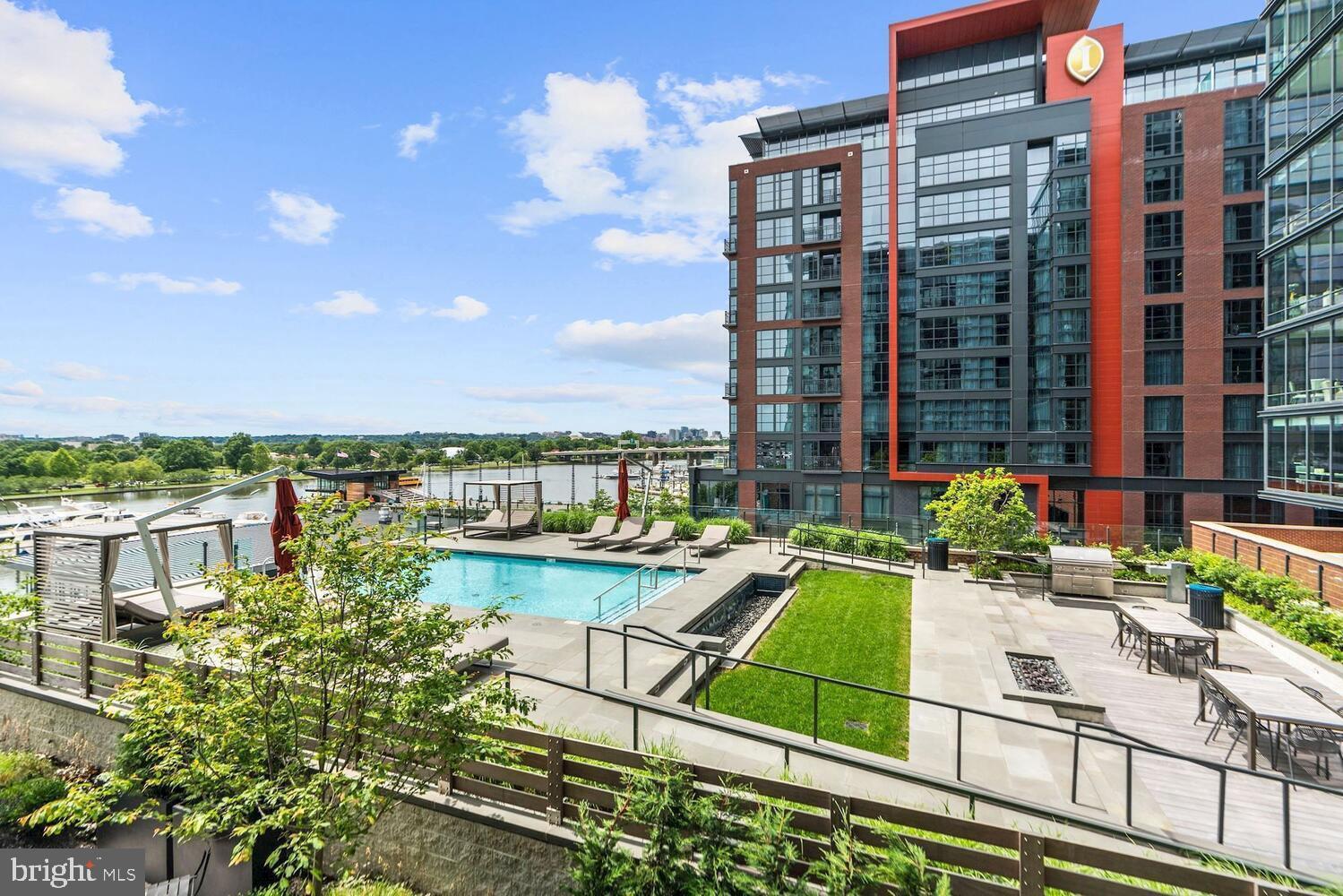 45 Sutton Square Southwest, Unit 1118 Washington, DC 20024 - Photo 47 of 65 Community sundeck, grill, garden, & pool