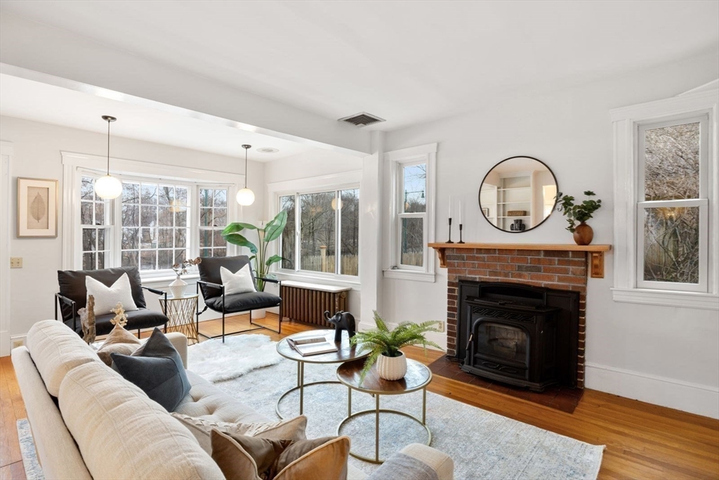 8 Russell Road Newton, MA 02458 - Photo 4 of 33 Gallery Image 4