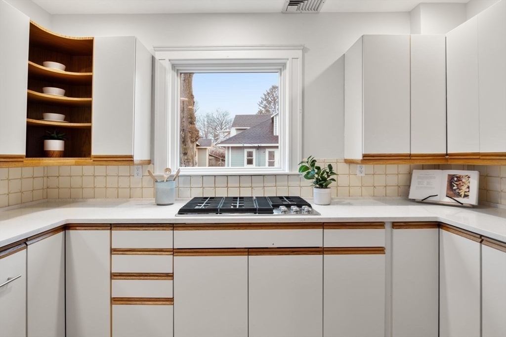 8 Russell Road Newton, MA 02458 - Photo 8 of 33 Gallery Image 8