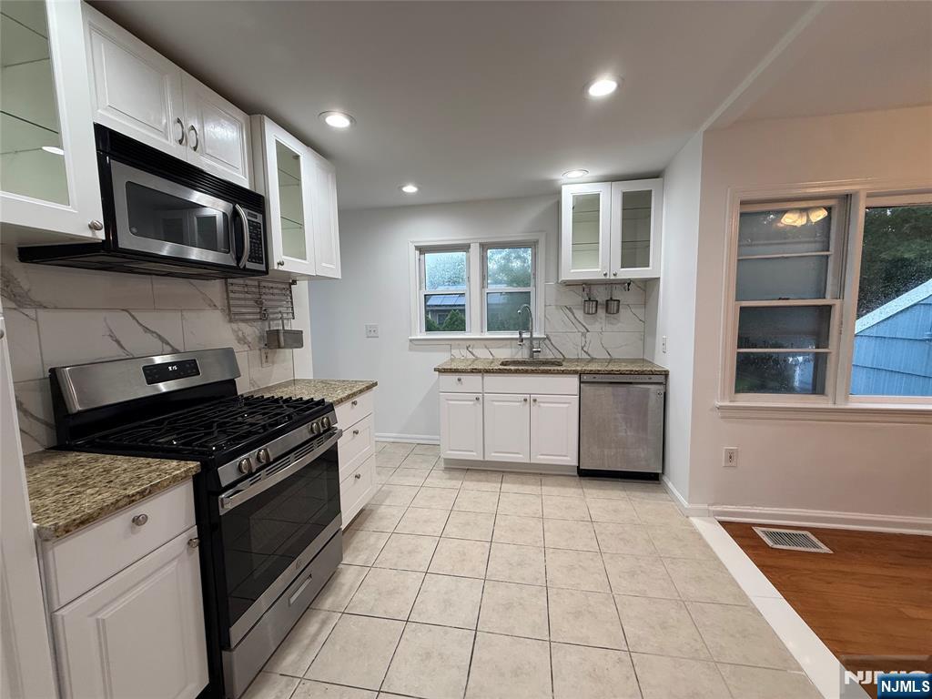 132 Heatherhill Road Cresskill, NJ 07626 - Photo 12 of 25