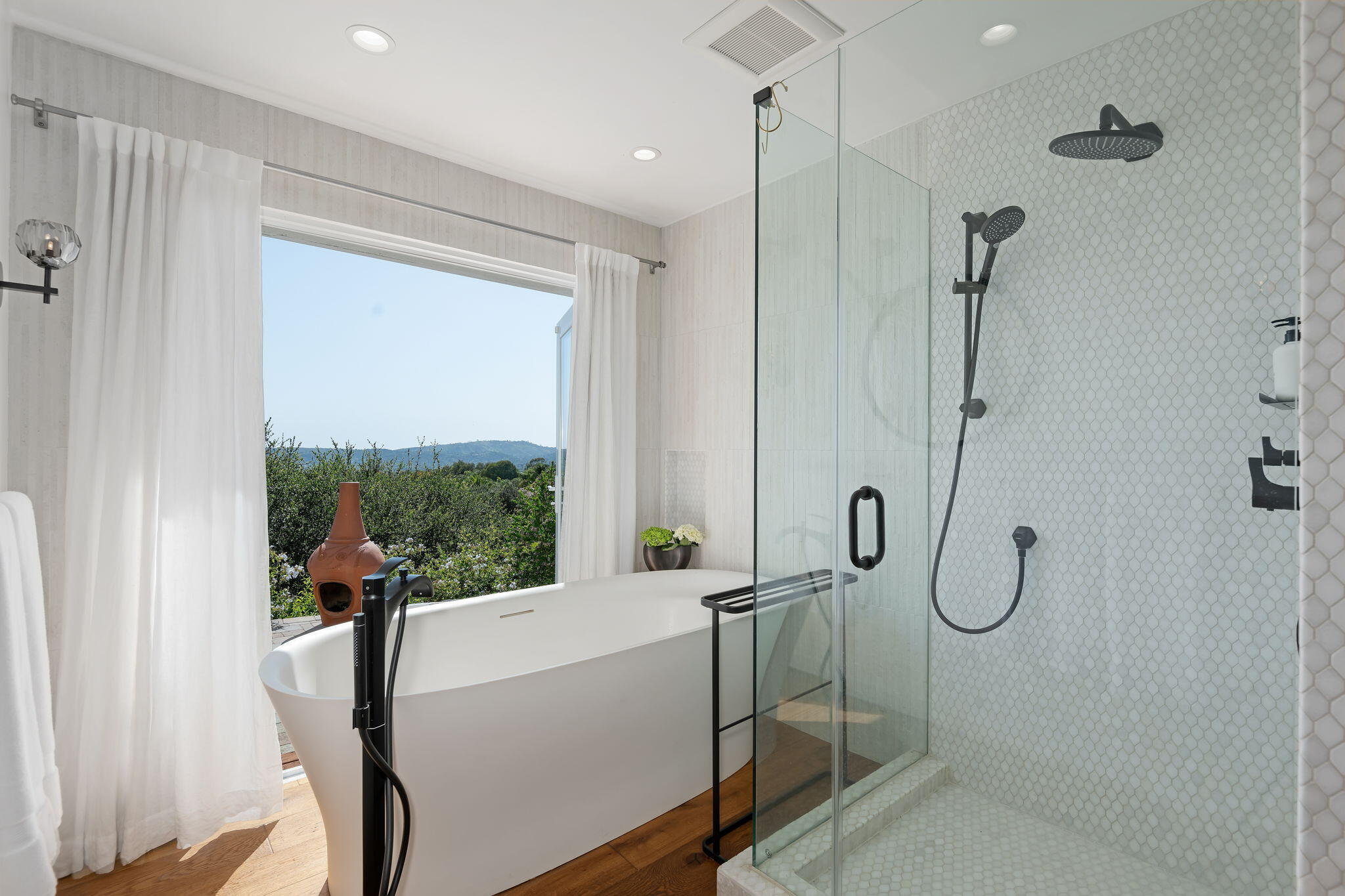 1144 Arbolado Road Santa Barbara, CA 93103 - Photo 27 of 40 25-Primary Bathroom