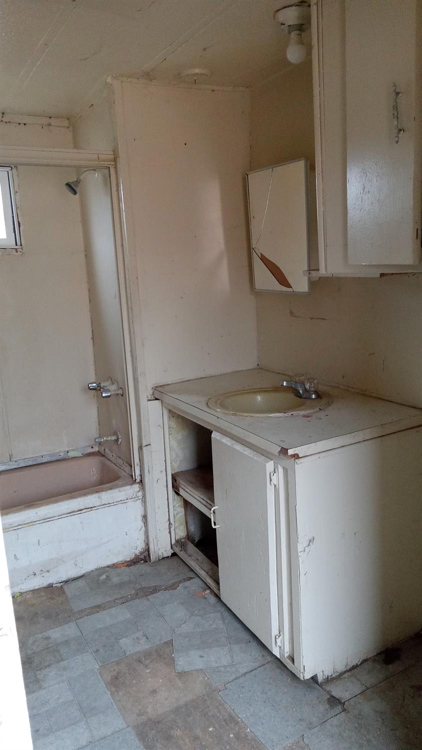 801 Schipper Street, Unit 68 Arvin, CA 93203 - Photo 8 of 8