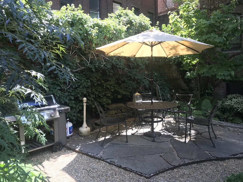 29 Anderson Street, Unit 2 Boston, MA 02114 - Photo 17 of 18