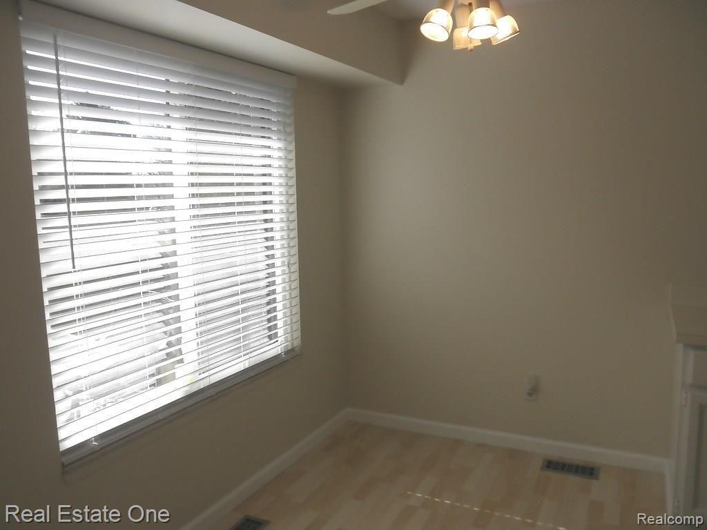 301 Willow Grove Lane, Unit 98 Rochester, MI 48307 - Photo 12 of 38