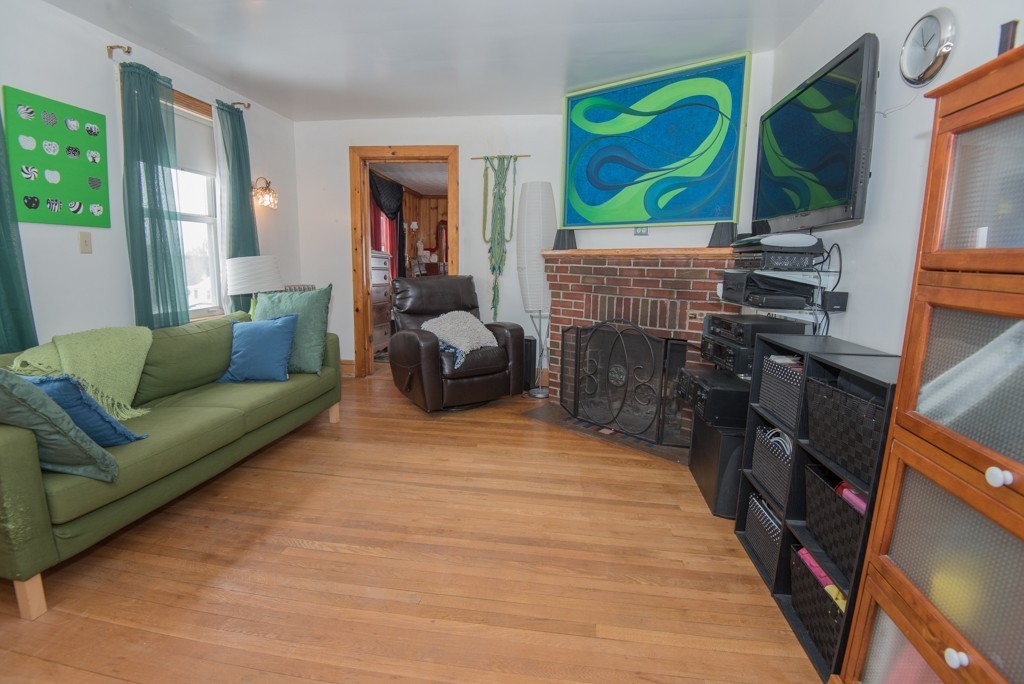 35 Gordon Street Worcester, MA 01604 - Photo 3 of 30 Gallery Image 3