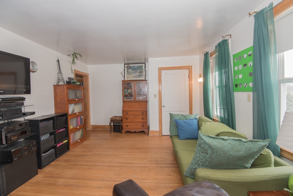 35 Gordon Street Worcester, MA 01604 - Photo 5 of 30 Gallery Image 5