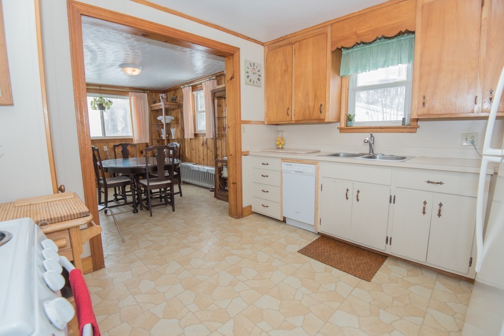 35 Gordon Street Worcester, MA 01604 - Photo 7 of 30 Gallery Image 7